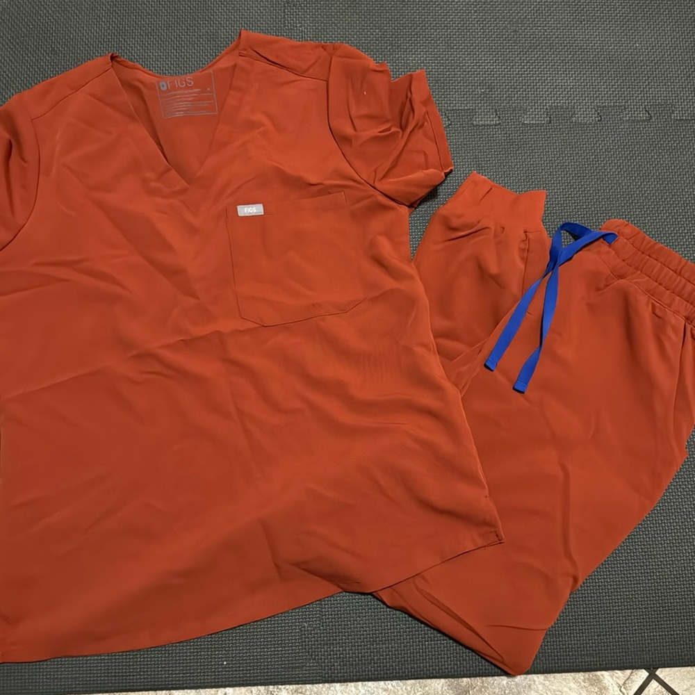 Figs scrubs set